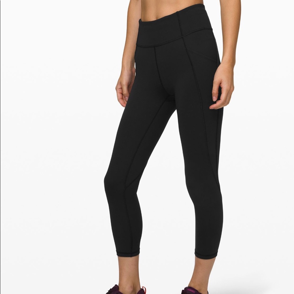 Lululemon Time To Sweat Crop 23” in Black